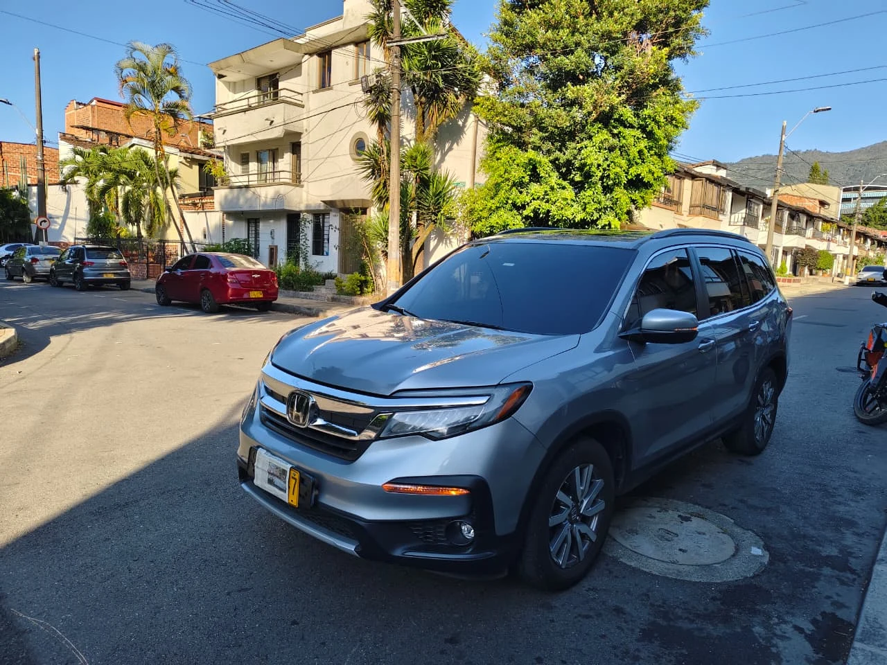 Vista frontal de tres cuartos de la Honda Pilot